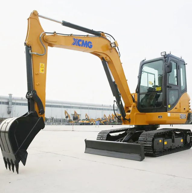 Гусеничный экскаватор Earthmoving Machinery XE55D грузоподъемностью 5,5 тонны с объемом ковша 0,2 м&sup3; 