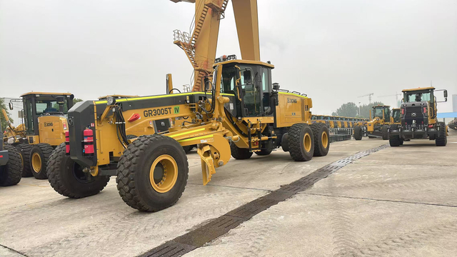 آلة التسوية بمحرك التعدين 300HP Gr3005 للبيع