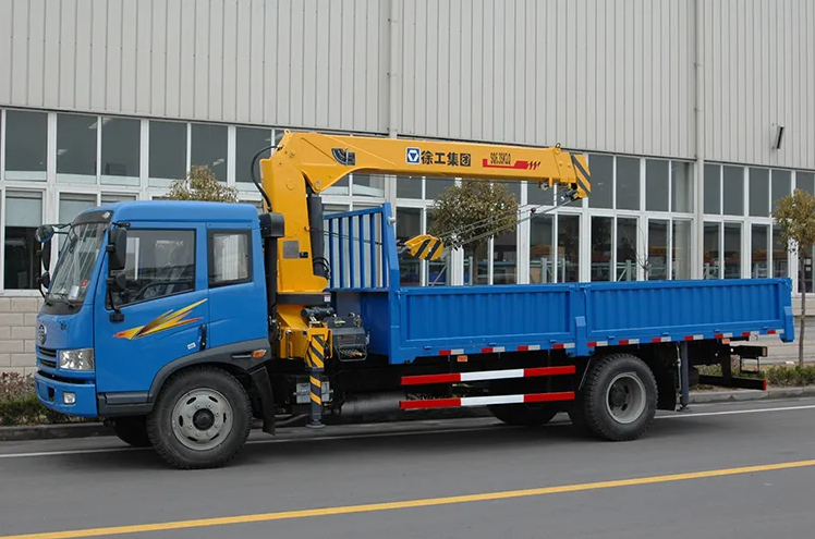 Sq6.3sk3q 6-тонный автокран с телескопической стрелой