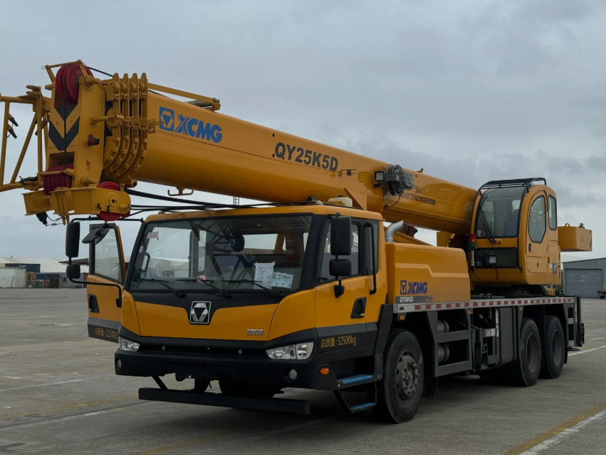 Grue t&eacute;lescopique hydraulique de camion QY25K5D-5 capacit&eacute; de levage de 25 tonnes