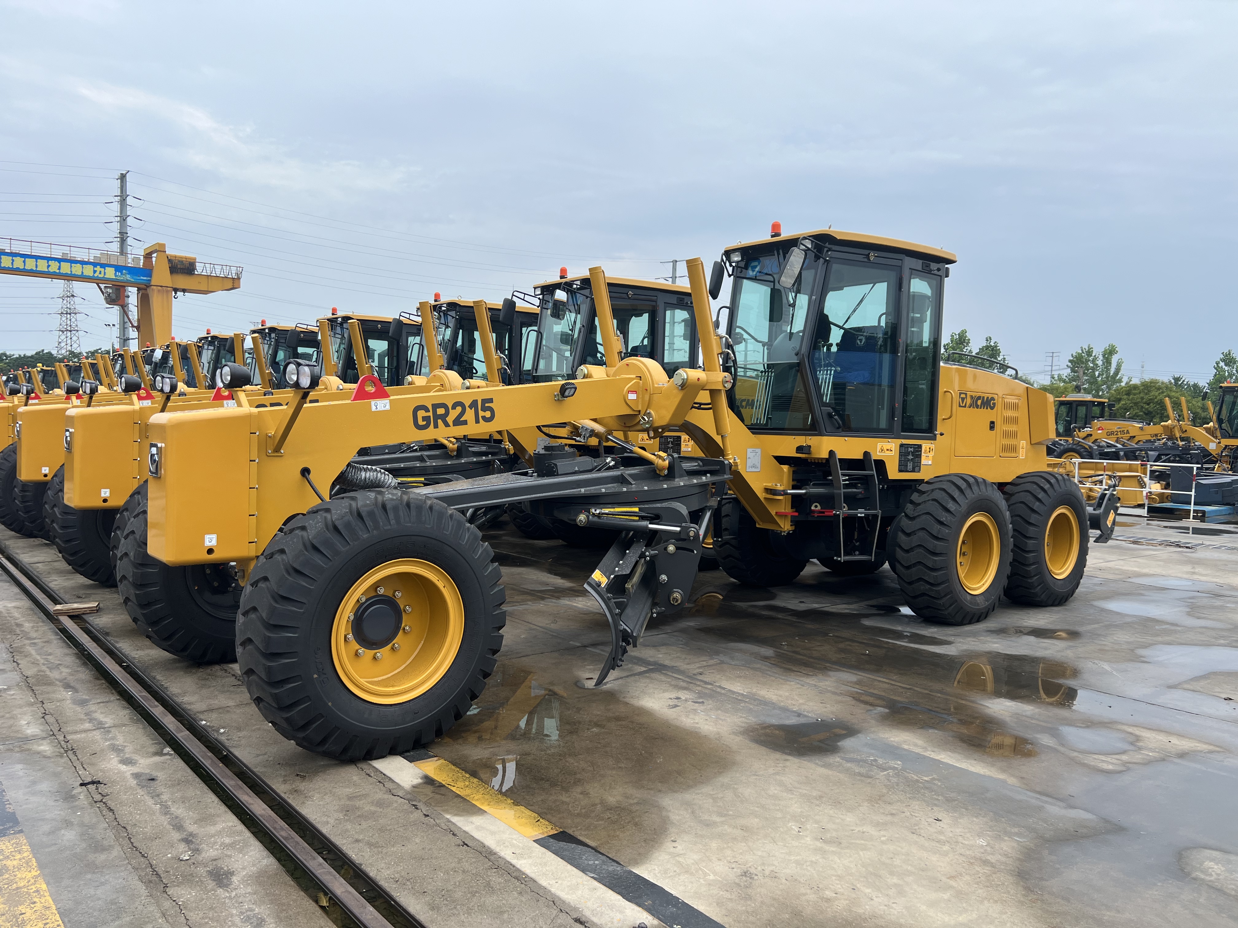 Gr215 215HP Chine petit prix de niveleuse &agrave; moteur
