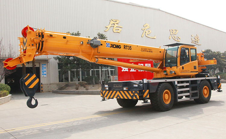 Rt35 grue hydraulique de tracteur de terrain accident&eacute; de 35 tonnes