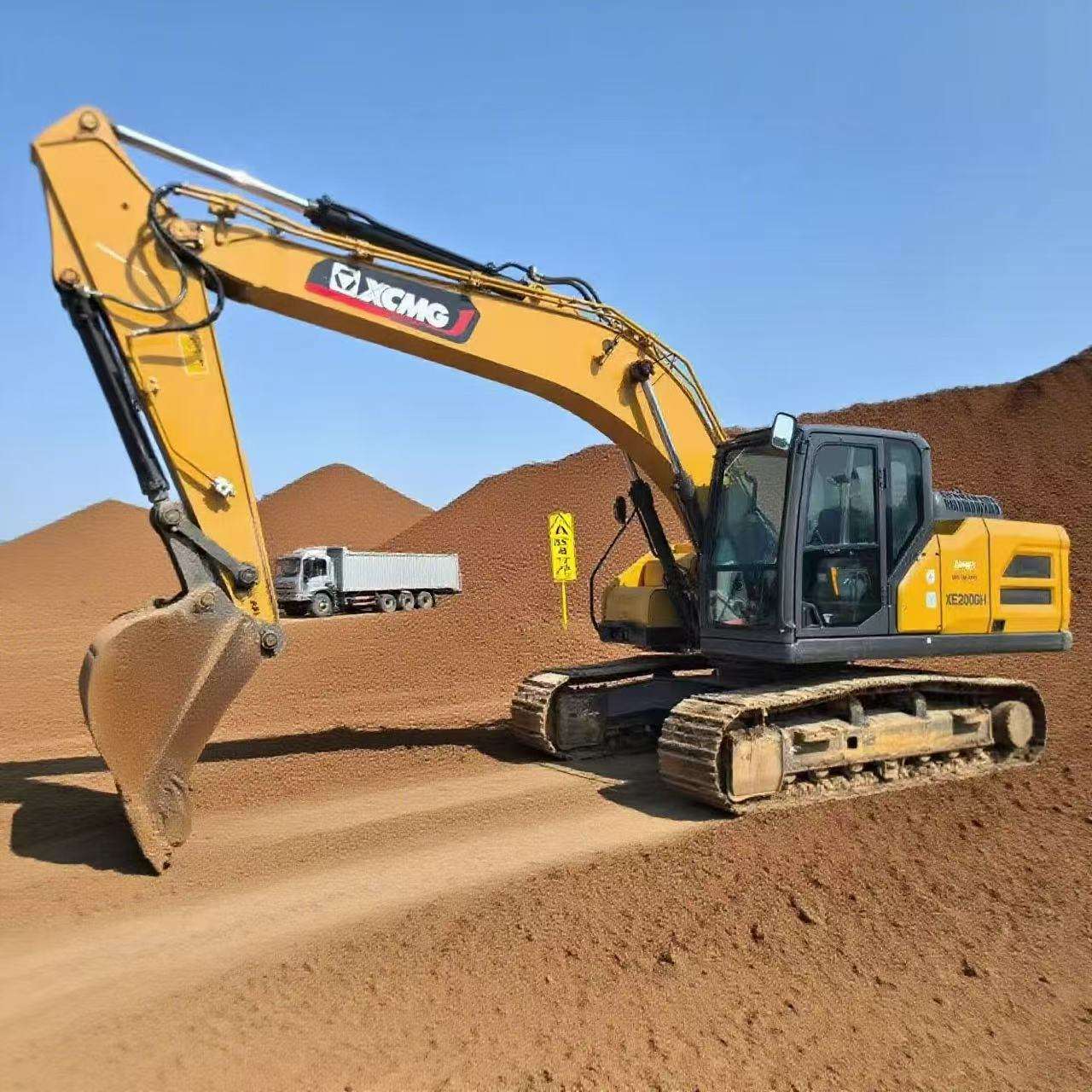 Escavadeira de esteira m&eacute;dia 20Ton Xe200gh